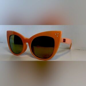 Disney Sun-Staches Minnie Mouse Cat Eye Pink Sunglasses. Some Scratches And Wear